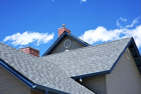 Soft Washing vs Pressure Washing: What’s Best for Florida Homes?